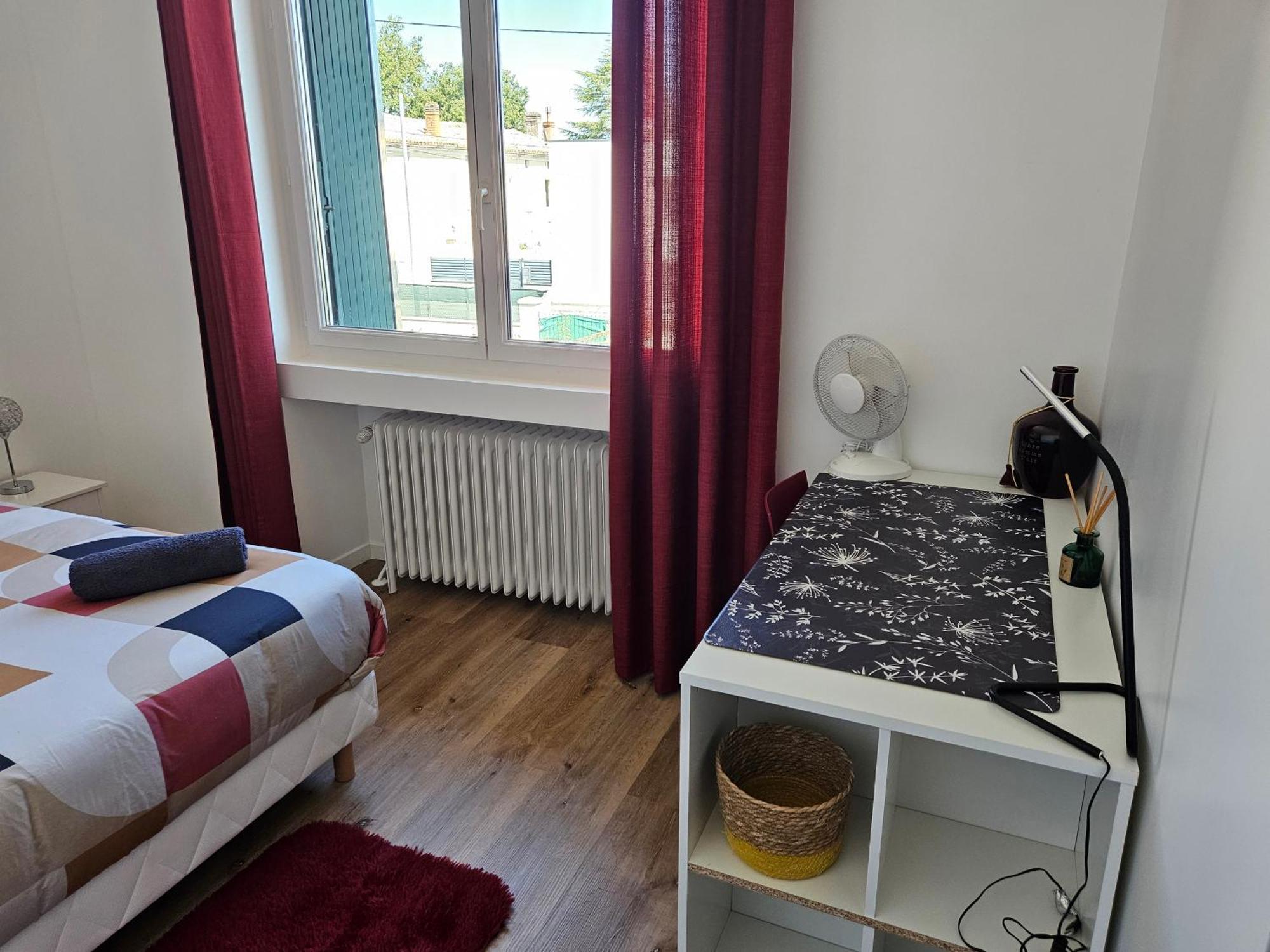 Maison Spacieuse Privatisee Ou A La Chambre - Places De Parking Saint-Michel  Exterior foto