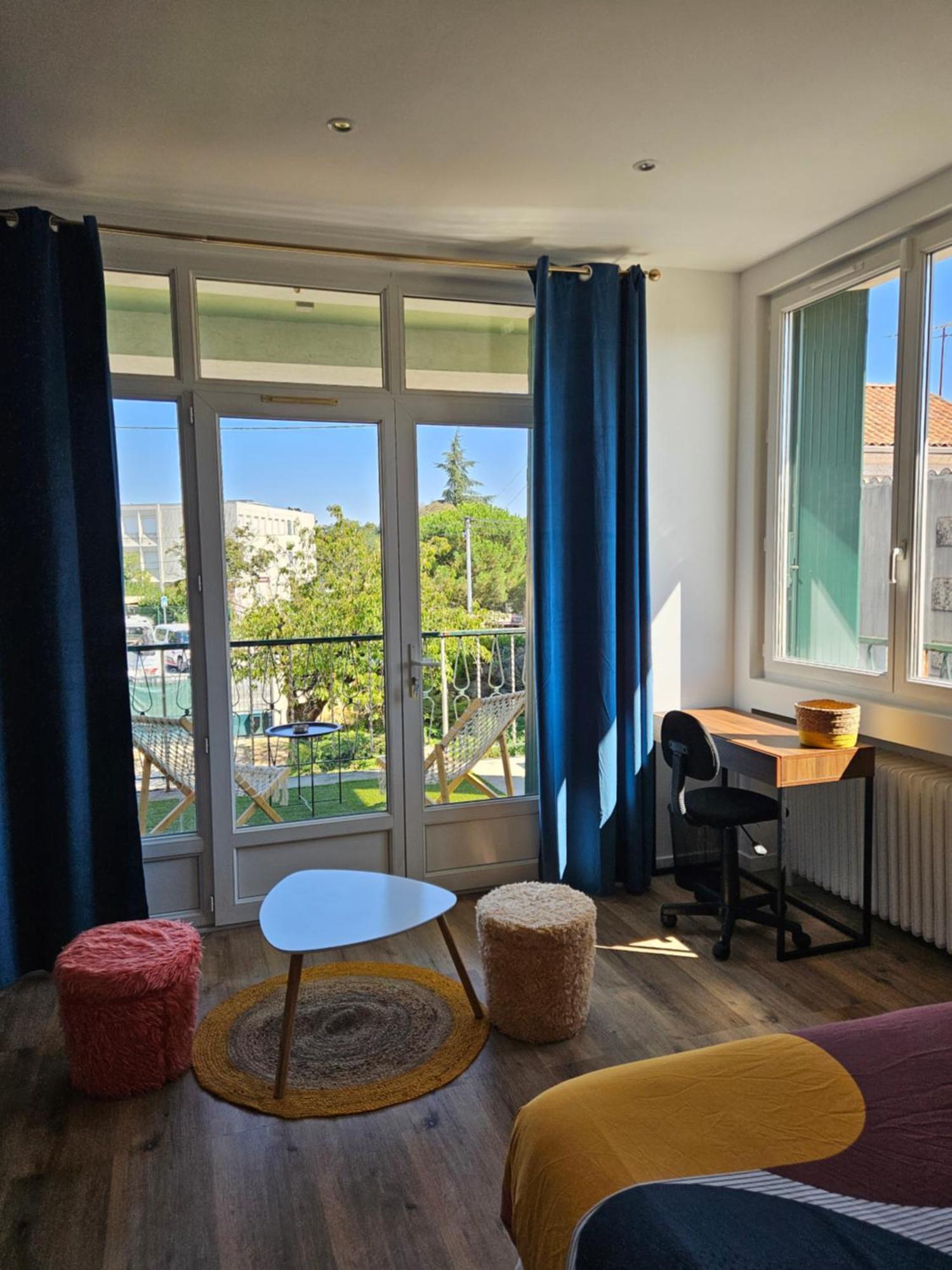Maison Spacieuse Privatisee Ou A La Chambre - Places De Parking Saint-Michel  Exterior foto